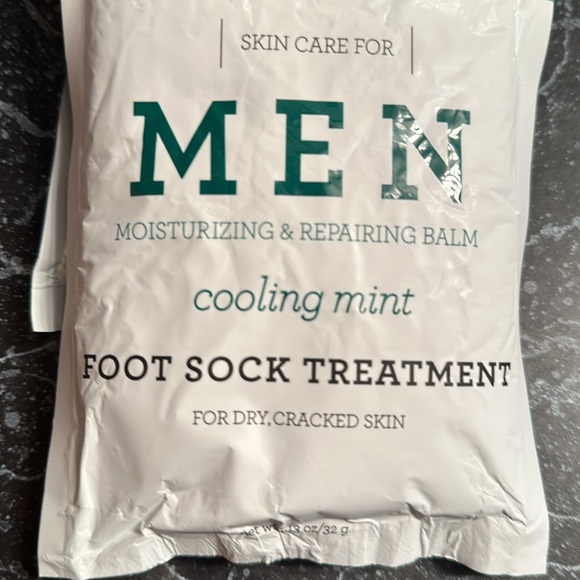 NWP Men’s foot care sock treatment - Picture 2 of 3